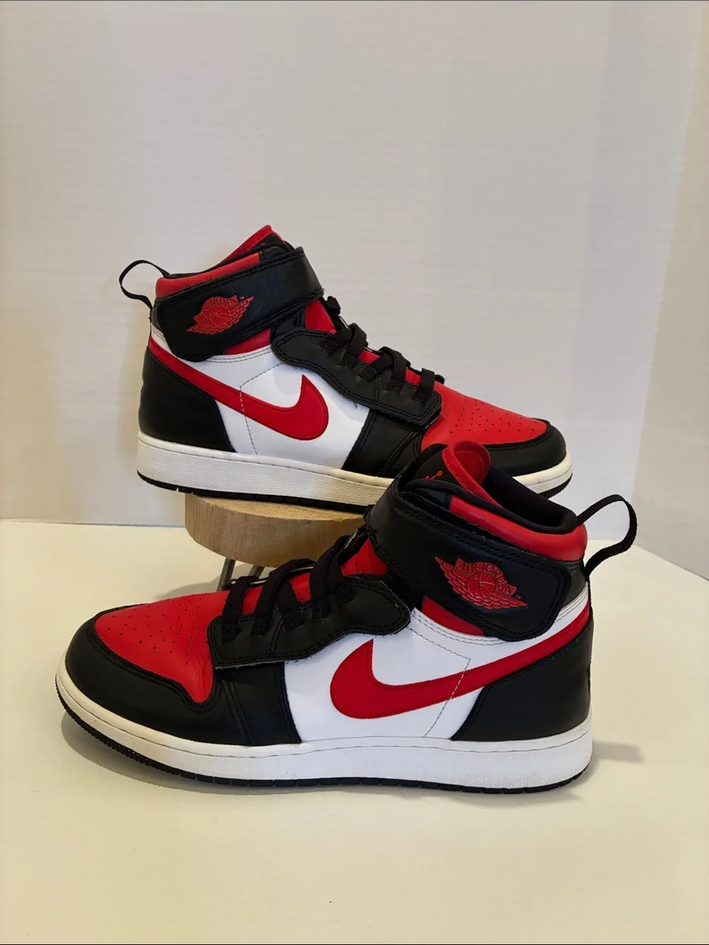 Air Jordan 1 High FlyEase 'Bred' Sneakers